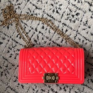 Chic Coral patent Chain Bag